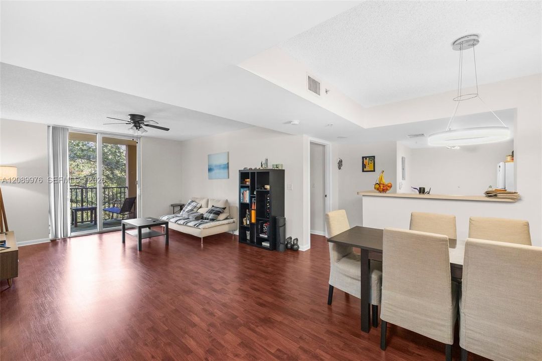 For Rent: $2,700 (2 beds, 2 baths, 1153 Square Feet)