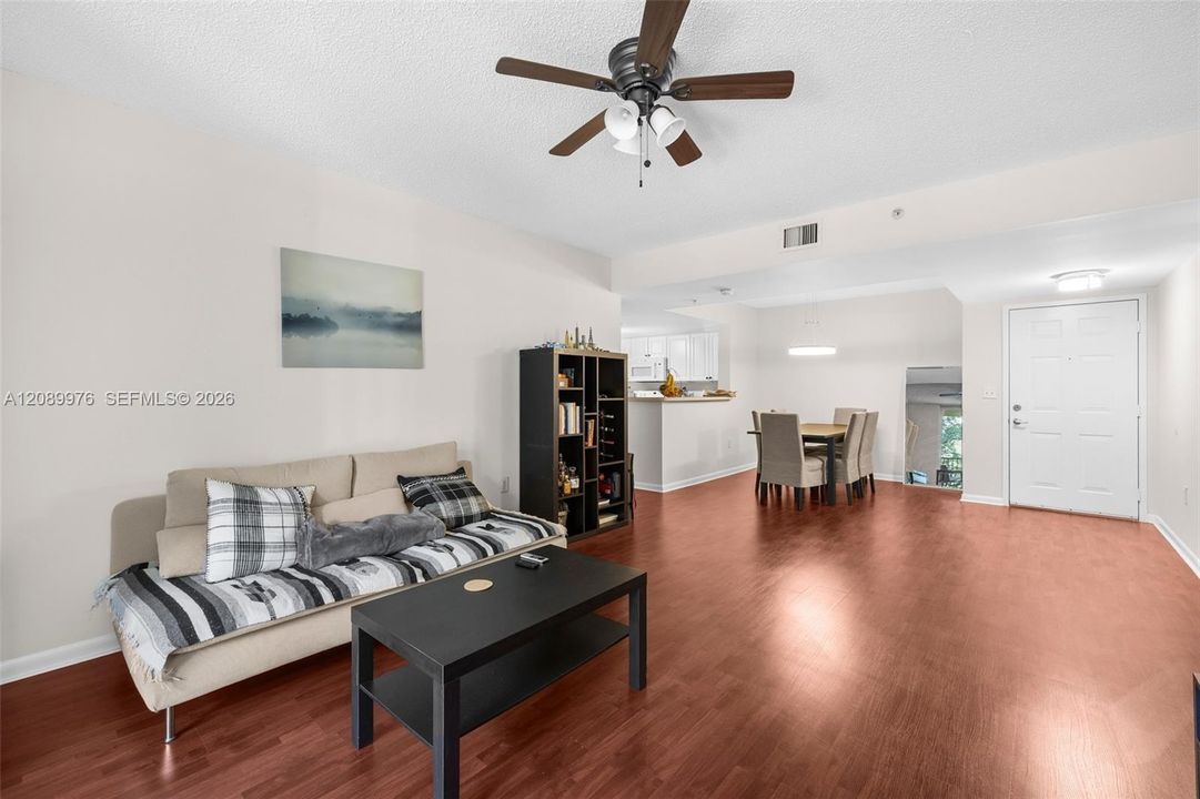 For Rent: $2,700 (2 beds, 2 baths, 1153 Square Feet)