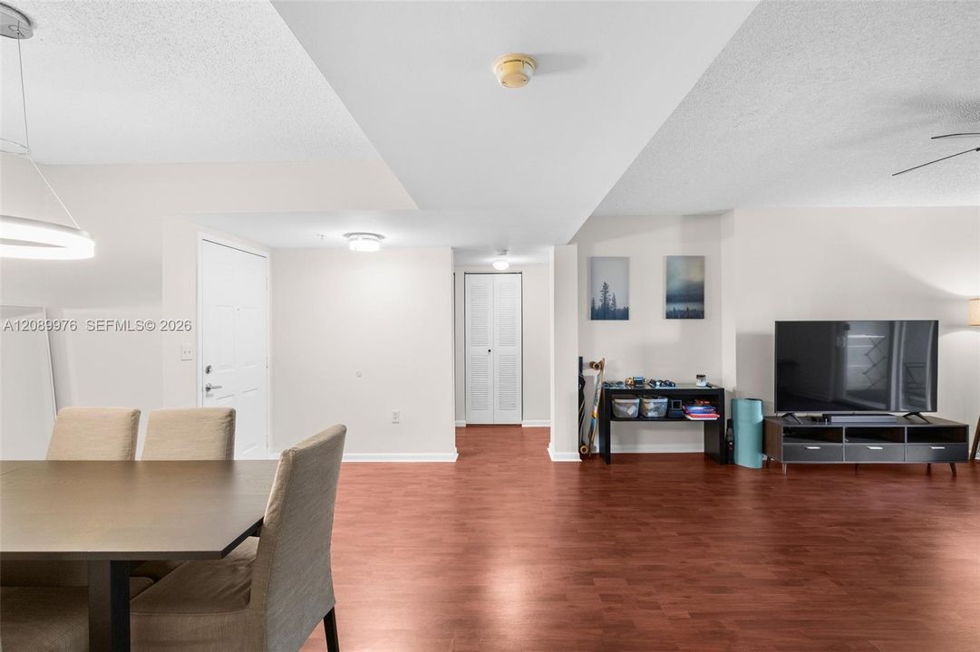 For Rent: $2,700 (2 beds, 2 baths, 1153 Square Feet)
