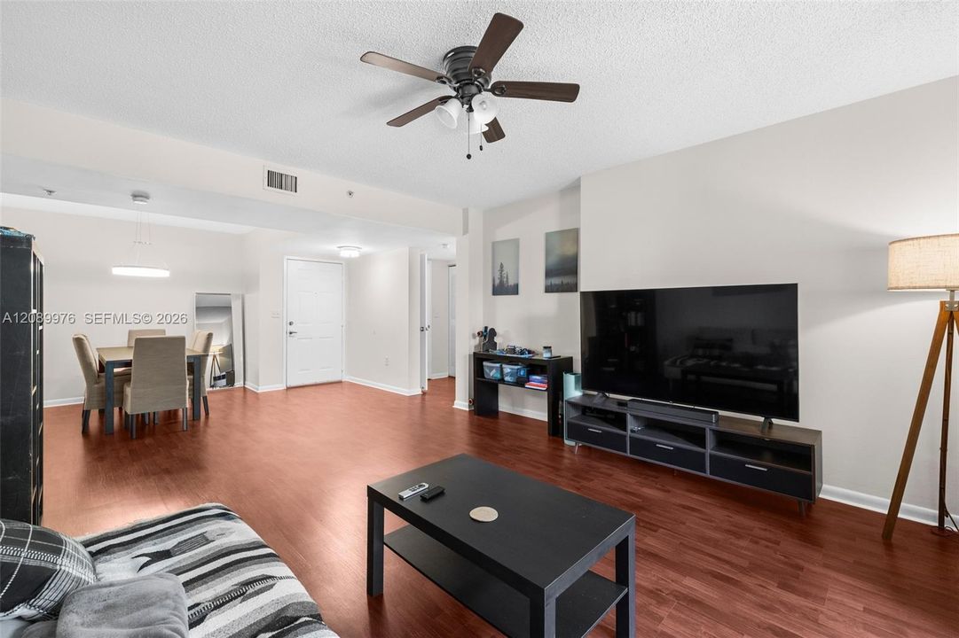 For Rent: $2,700 (2 beds, 2 baths, 1153 Square Feet)