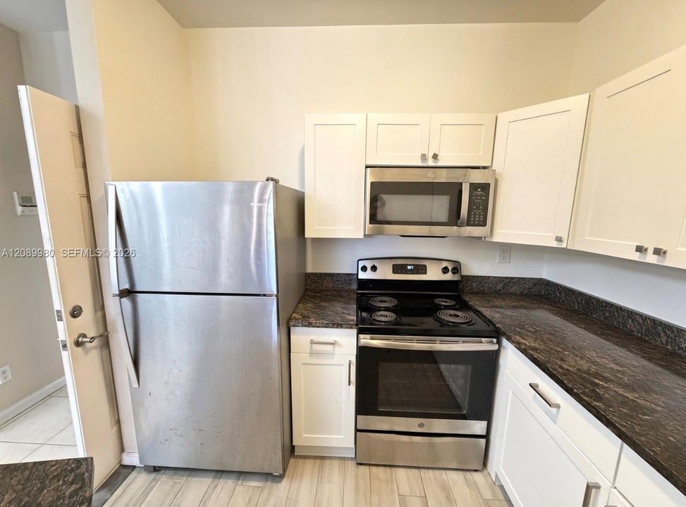 For Rent: $2,500 (2 beds, 2 baths, 1015 Square Feet)