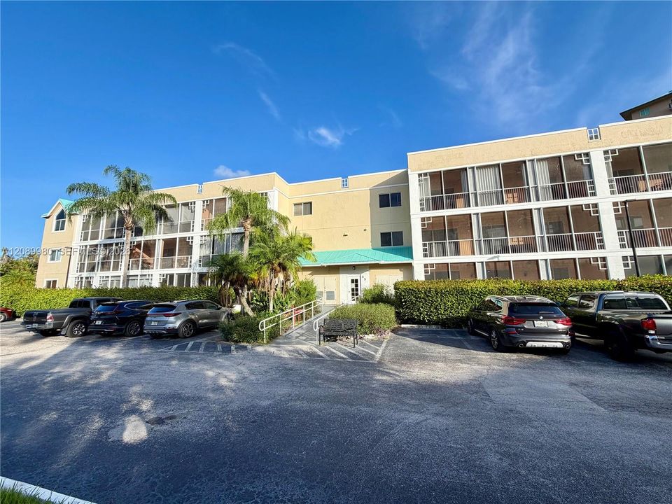 For Rent: $2,500 (2 beds, 2 baths, 1015 Square Feet)