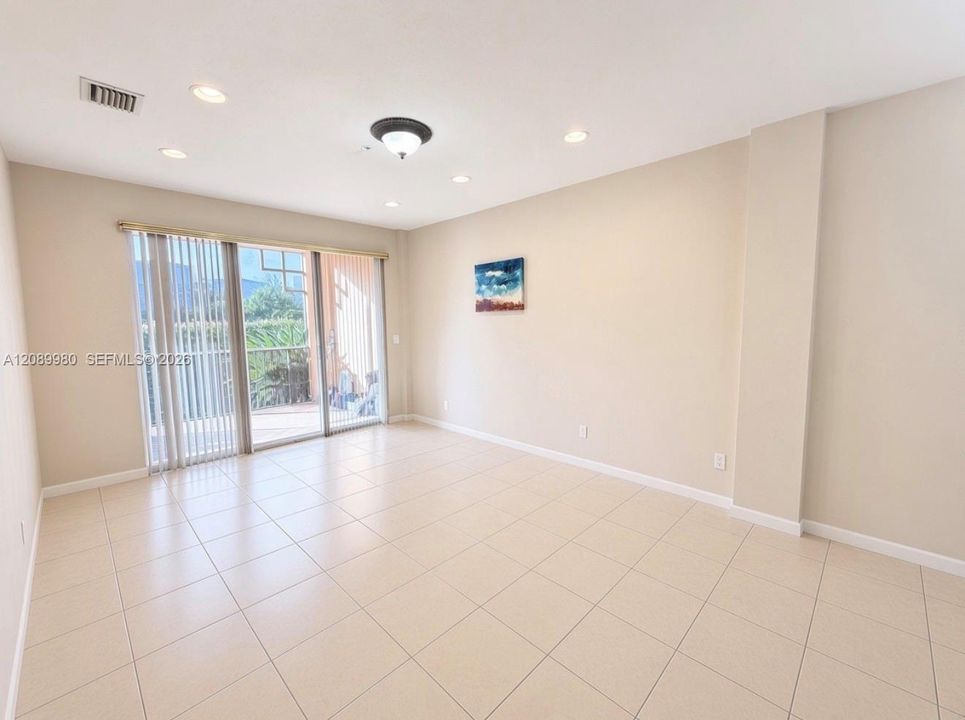 For Rent: $2,500 (2 beds, 2 baths, 1015 Square Feet)