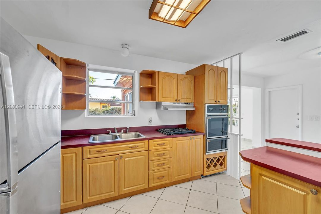 En Venta: $795,000 (3 camas, 2 baños, 1498 Pies cuadrados)