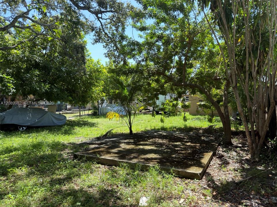 For Sale: $420,000 (1 beds, 1 baths, 870 Square Feet)