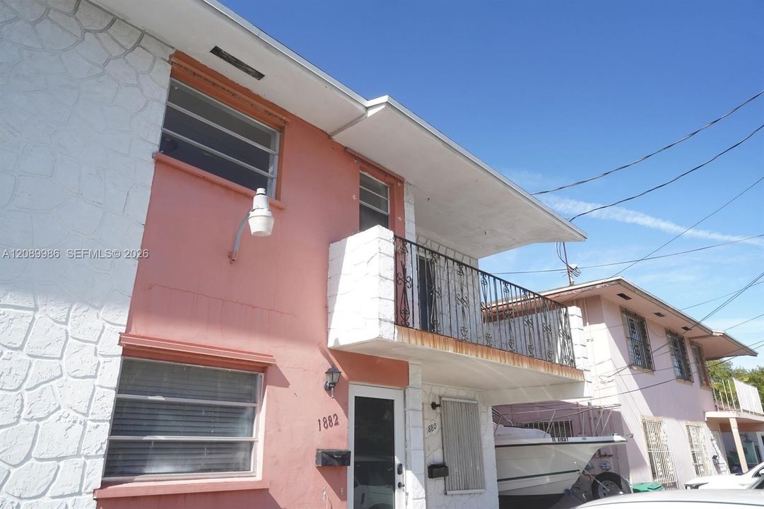 En Renta: $3,299 (4 camas, 2 baños, 2756 Pies cuadrados)