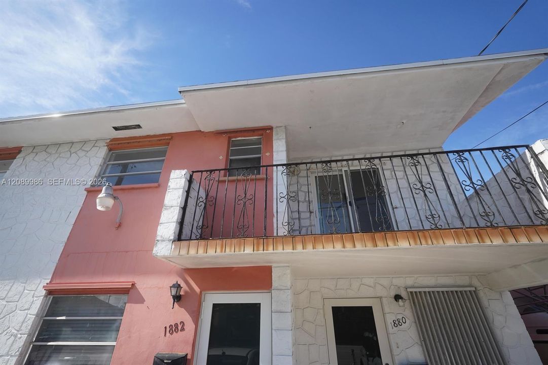 En Renta: $3,299 (4 camas, 2 baños, 2756 Pies cuadrados)