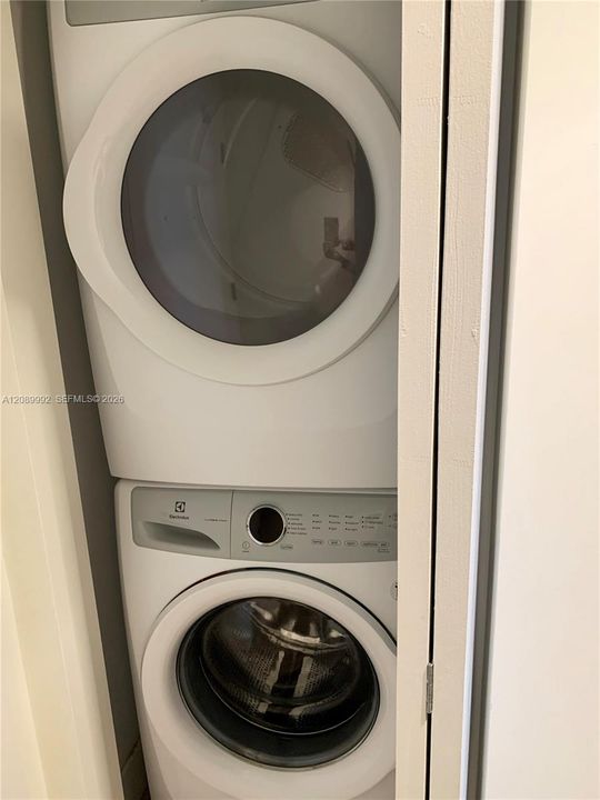 В аренду: $3,350 (1 спален, 2 ванн, 937 Квадратных фут)