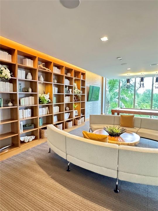 Active With Contract: $3,350 (1 beds, 2 baths, 937 Square Feet)