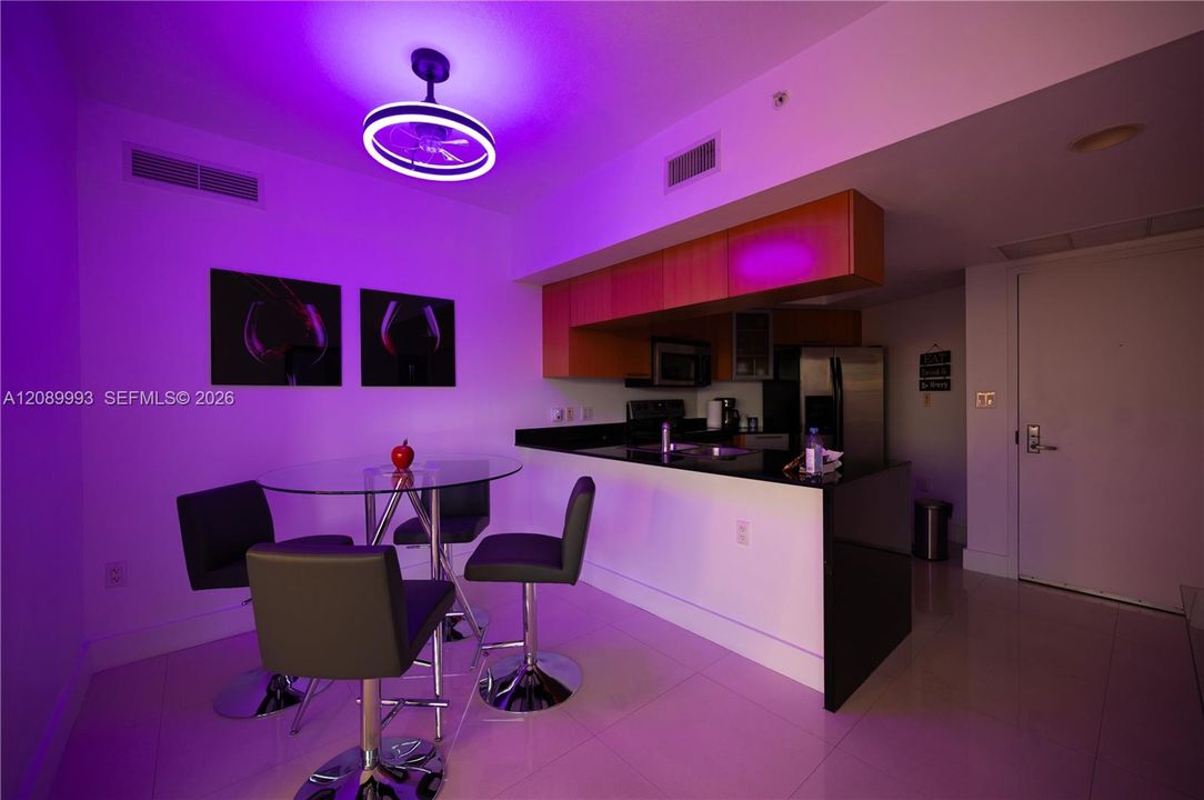 For Sale: $530,000 (2 beds, 2 baths, 1048 Square Feet)
