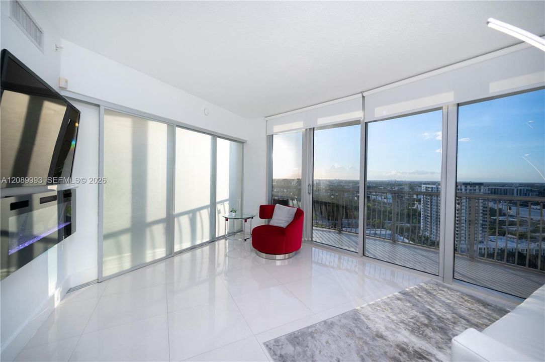 For Sale: $530,000 (2 beds, 2 baths, 1048 Square Feet)