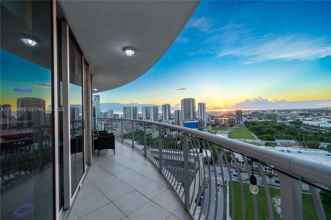 For Sale: $530,000 (2 beds, 2 baths, 1048 Square Feet)