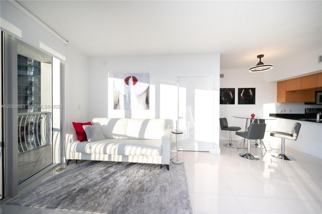 For Sale: $530,000 (2 beds, 2 baths, 1048 Square Feet)