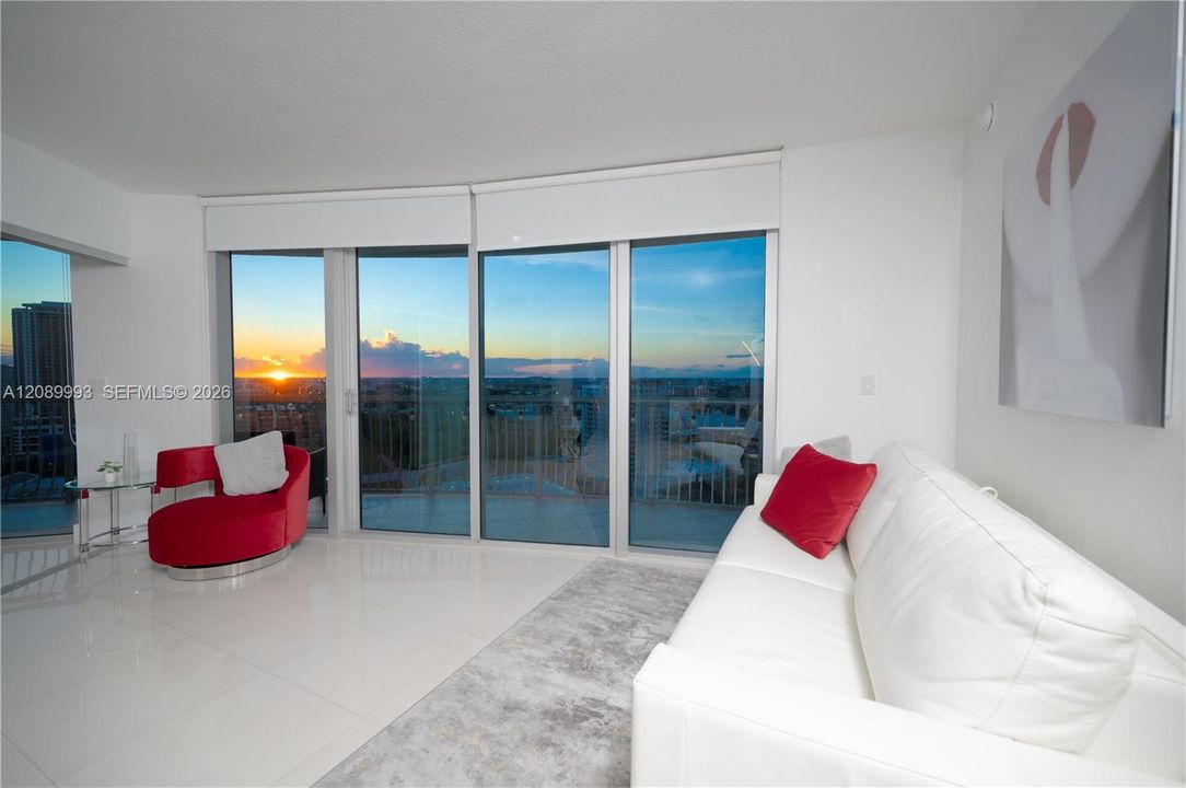 For Sale: $530,000 (2 beds, 2 baths, 1048 Square Feet)