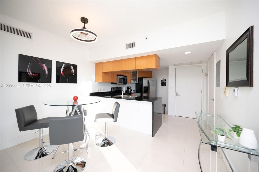 For Sale: $530,000 (2 beds, 2 baths, 1048 Square Feet)