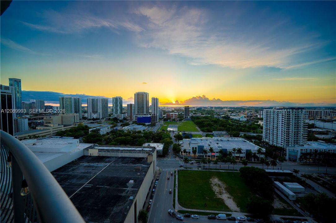 For Sale: $530,000 (2 beds, 2 baths, 1048 Square Feet)