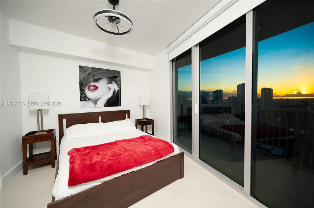 For Sale: $530,000 (2 beds, 2 baths, 1048 Square Feet)