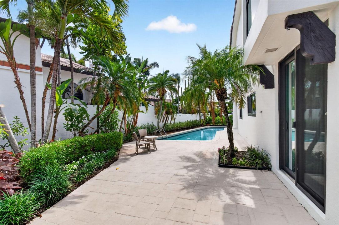Oudoor Space by the Pool