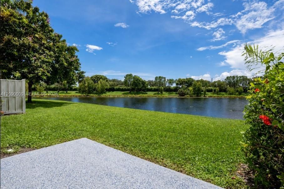 На продажу: $415,000 (3 спален, 2 ванн, 1813 Квадратных фут)