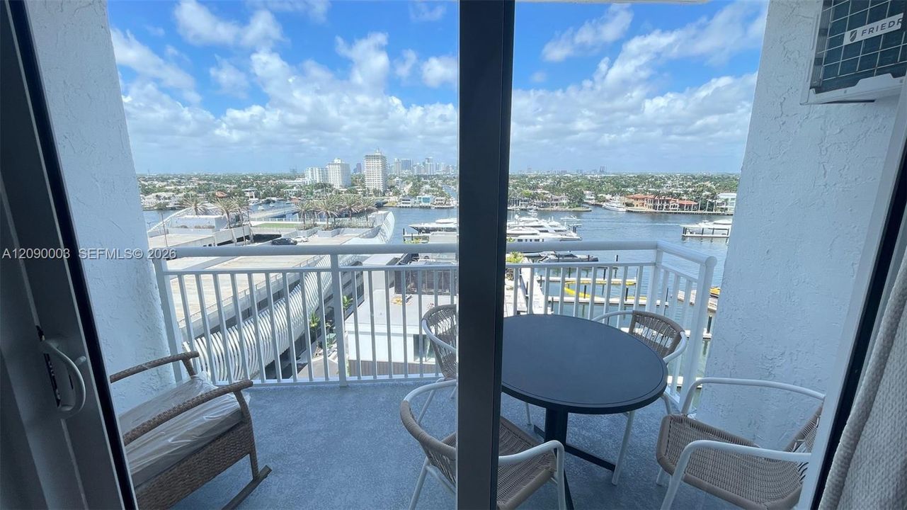 For Rent: $2,295 (1 beds, 1 baths, 647 Square Feet)