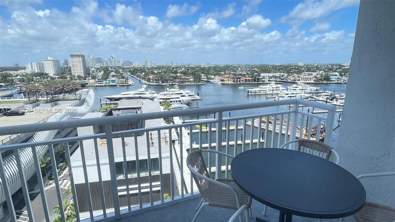 For Rent: $2,295 (1 beds, 1 baths, 647 Square Feet)