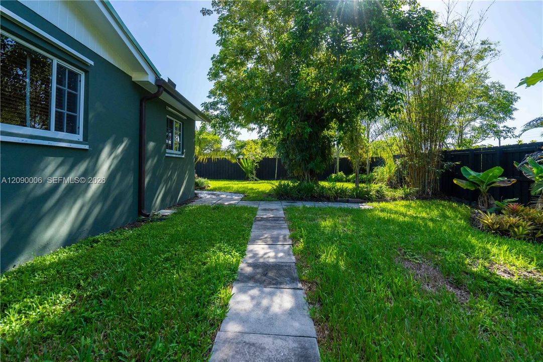 For Rent: $4,700 (3 beds, 2 baths, 1527 Square Feet)