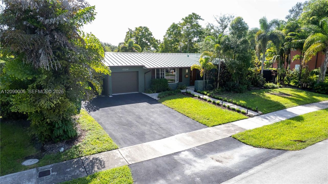 For Rent: $4,700 (3 beds, 2 baths, 1527 Square Feet)