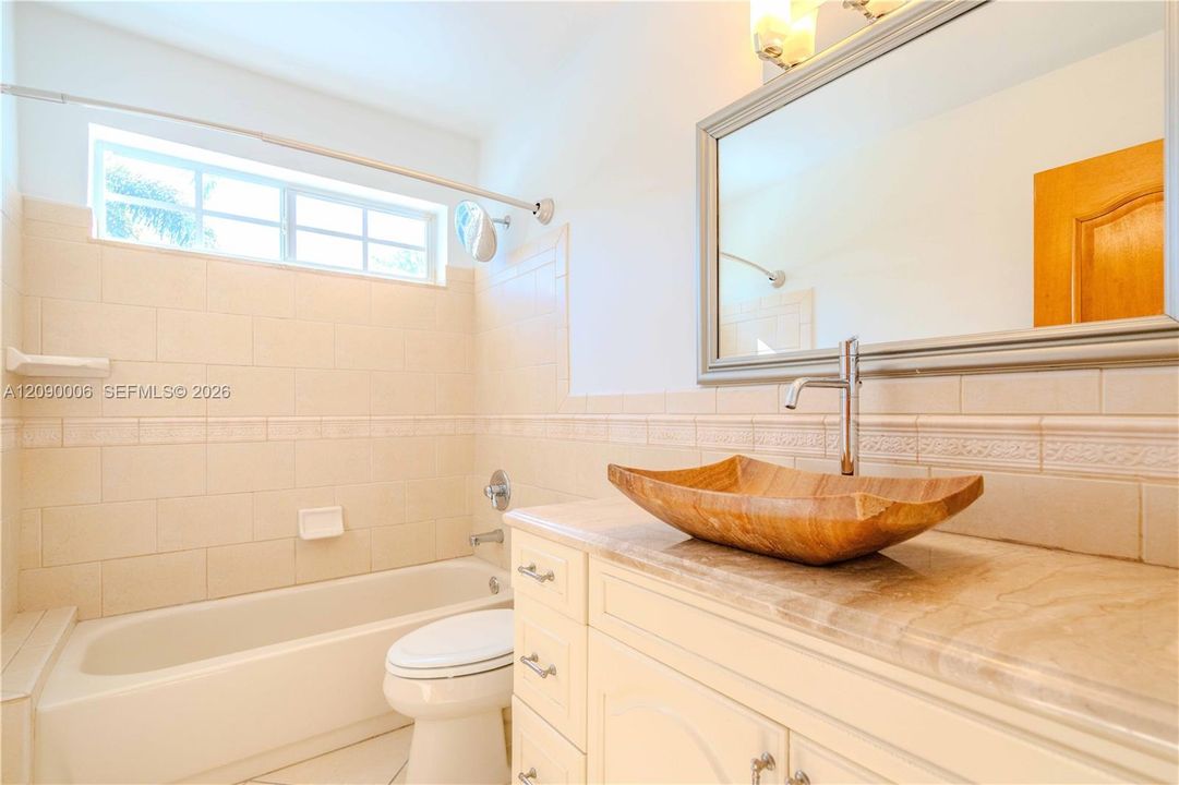 For Rent: $4,700 (3 beds, 2 baths, 1527 Square Feet)