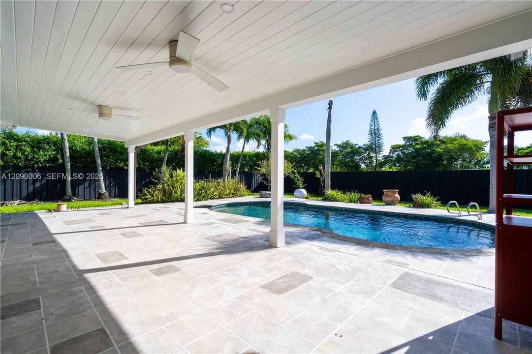 For Rent: $4,700 (3 beds, 2 baths, 1527 Square Feet)