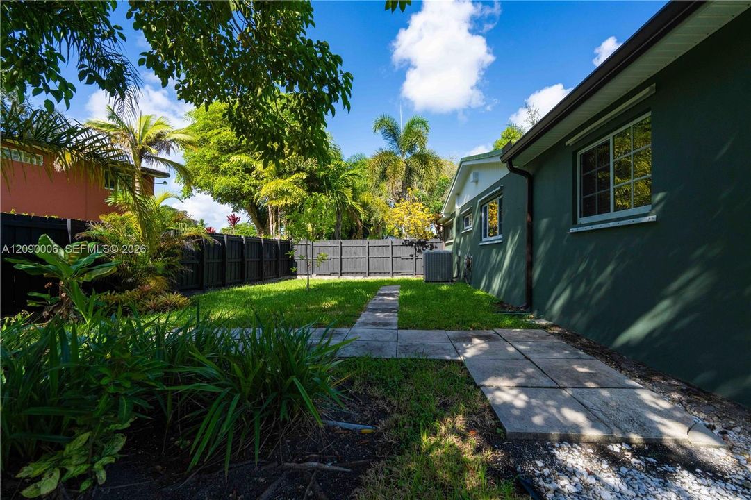 For Rent: $4,700 (3 beds, 2 baths, 1527 Square Feet)