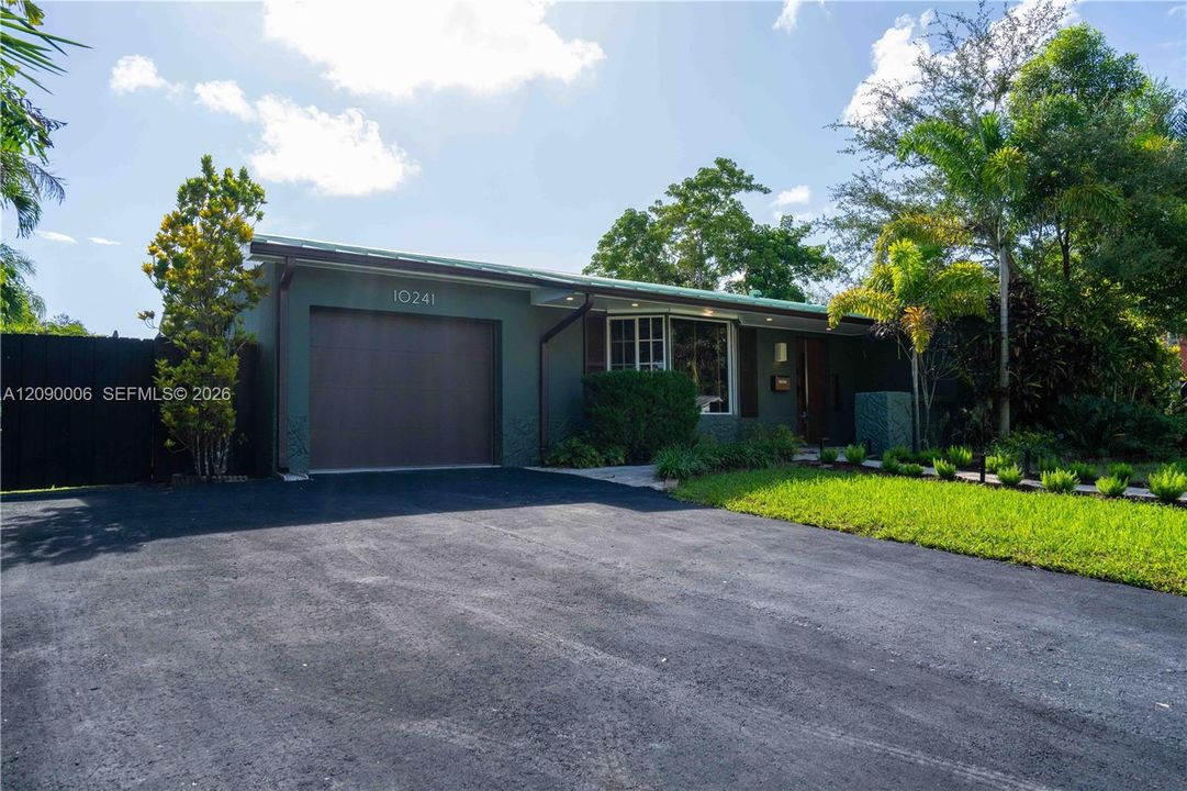 For Rent: $4,700 (3 beds, 2 baths, 1527 Square Feet)
