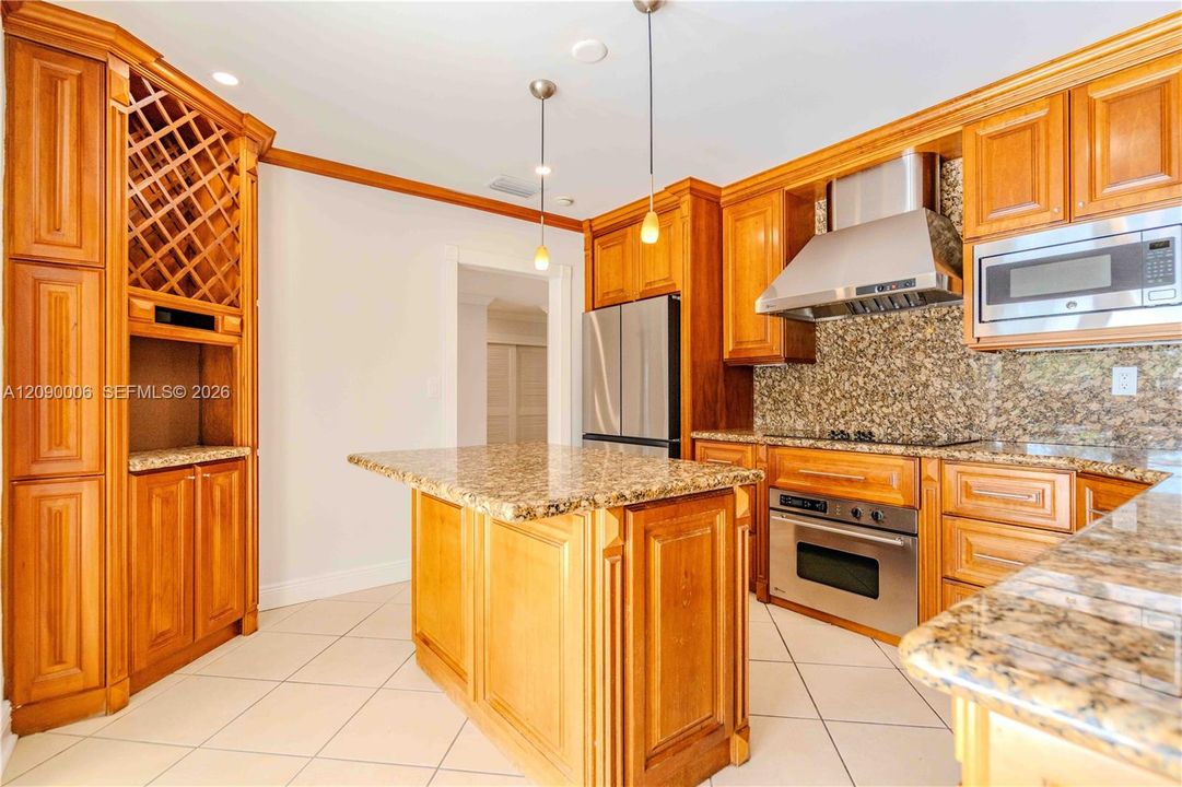 For Rent: $4,700 (3 beds, 2 baths, 1527 Square Feet)