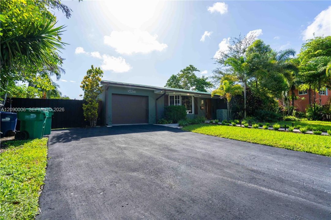 For Rent: $4,700 (3 beds, 2 baths, 1527 Square Feet)