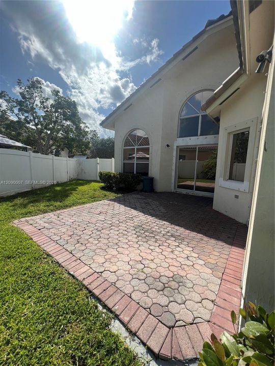 For Rent: $4,200 (4 beds, 2 baths, 2366 Square Feet)