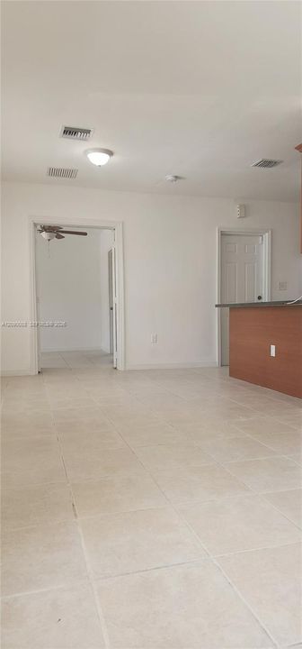 В аренду: $2,900 (4 спален, 3 ванн, 1270 Квадратных фут)