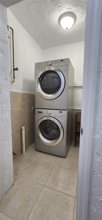 В аренду: $2,900 (4 спален, 3 ванн, 1270 Квадратных фут)