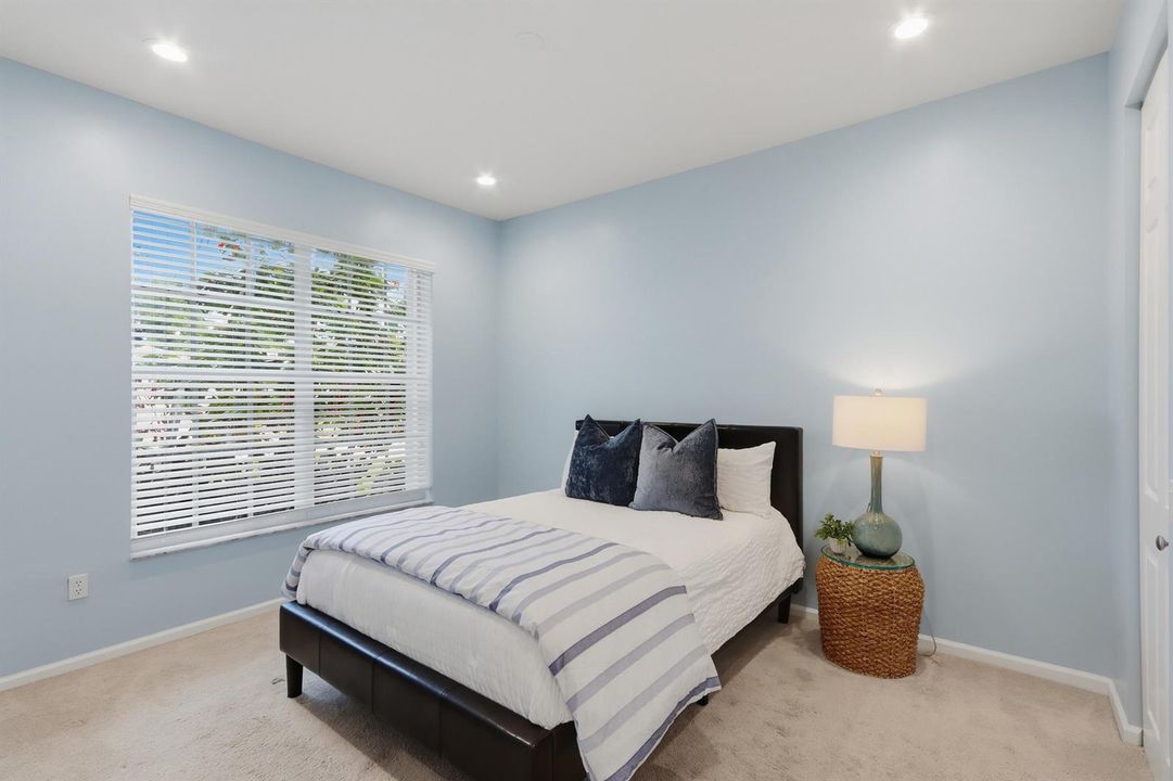 2nd bedroom