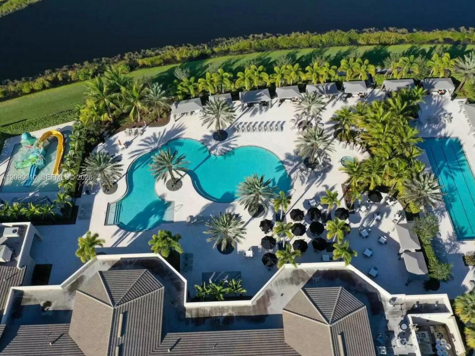 En Venta: $2,290,000 (6 camas, 5 baños, 4331 Pies cuadrados)