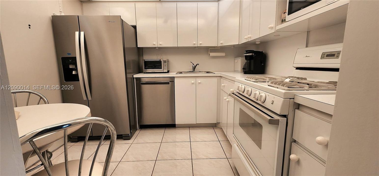 En Venta: $255,000 (1 camas, 1 baños, 896 Pies cuadrados)