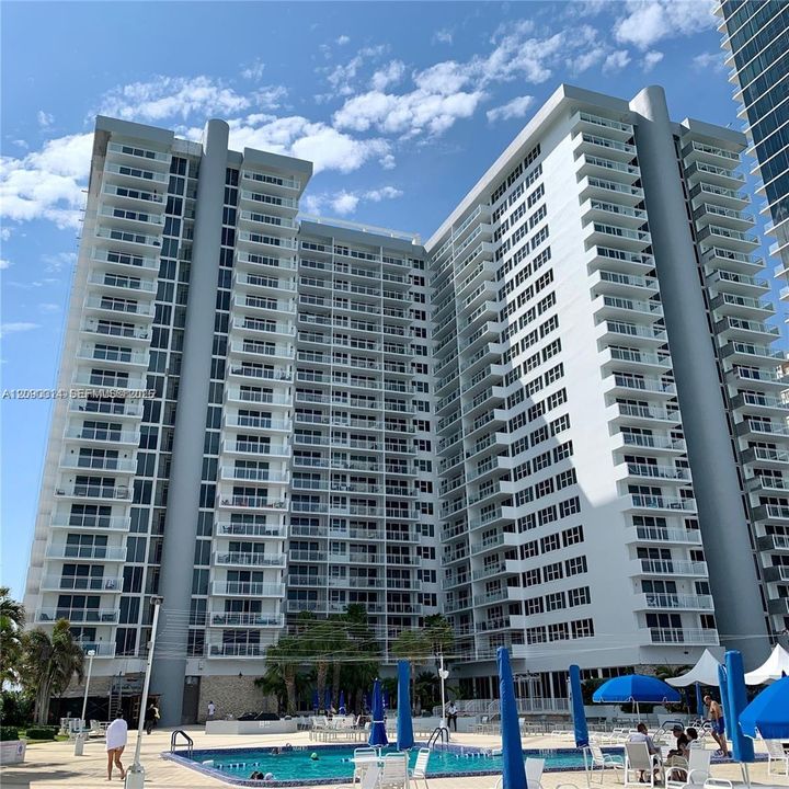 En Venta: $255,000 (1 camas, 1 baños, 896 Pies cuadrados)