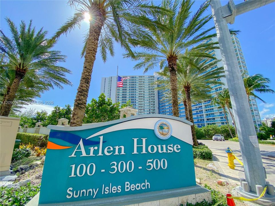 Gated entrance and community sign for Arlen House 100.