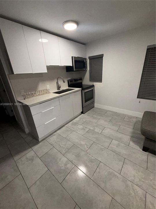 For Rent: $1,800 (1 beds, 1 baths, 4112 Square Feet)