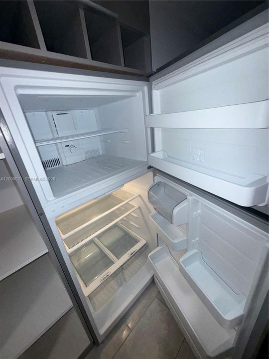 For Rent: $1,800 (1 beds, 1 baths, 4112 Square Feet)