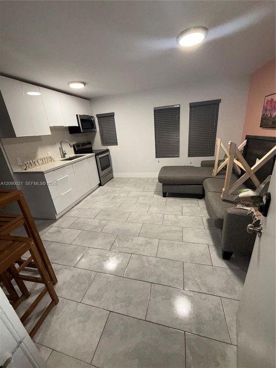 For Rent: $1,800 (1 beds, 1 baths, 4112 Square Feet)