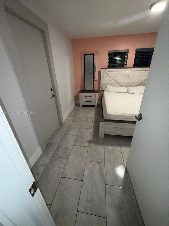 For Rent: $1,800 (1 beds, 1 baths, 4112 Square Feet)