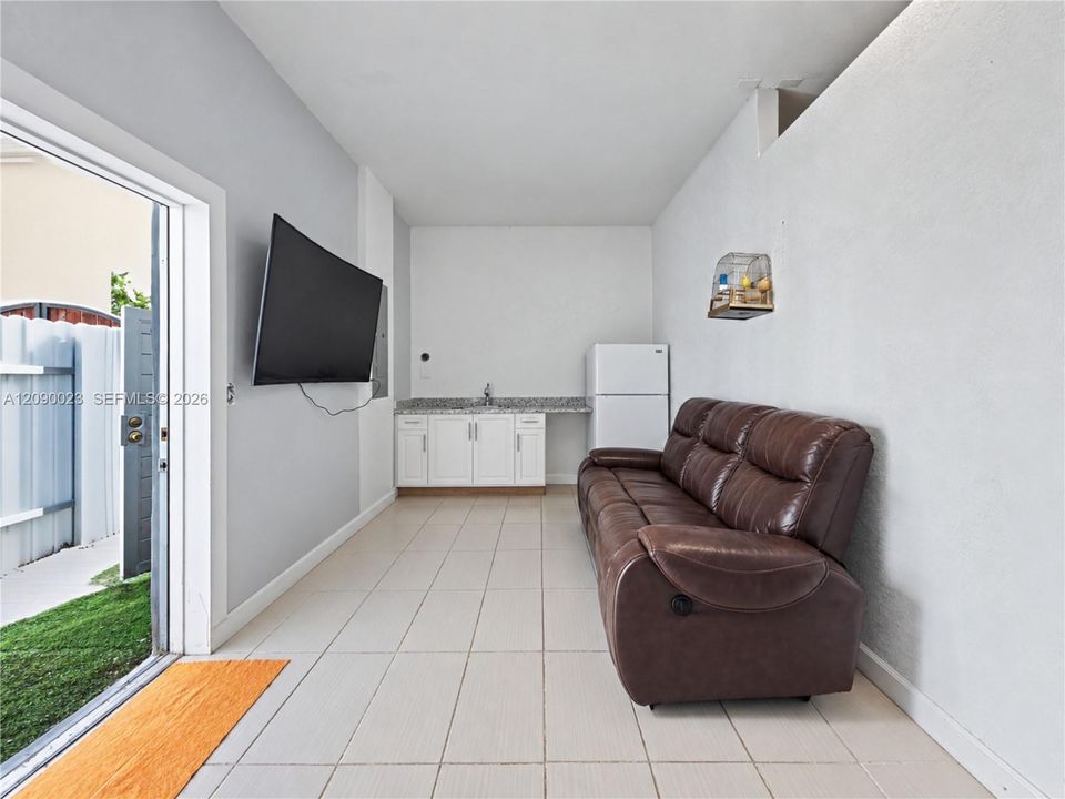 En Venta: $670,000 (3 camas, 2 baños, 1685 Pies cuadrados)