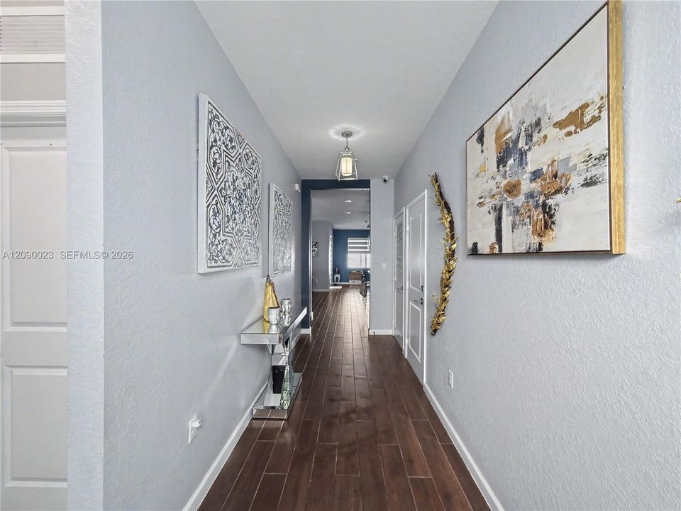 En Venta: $670,000 (3 camas, 2 baños, 1685 Pies cuadrados)