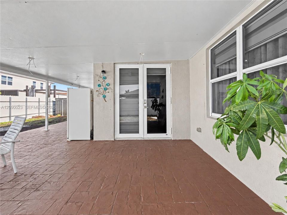 En Venta: $670,000 (3 camas, 2 baños, 1685 Pies cuadrados)