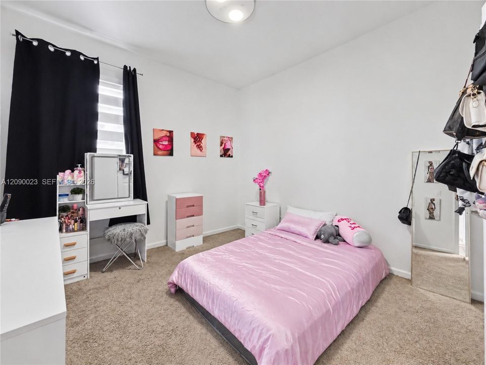 En Venta: $670,000 (3 camas, 2 baños, 1685 Pies cuadrados)