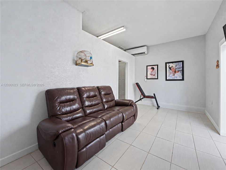 En Venta: $670,000 (3 camas, 2 baños, 1685 Pies cuadrados)